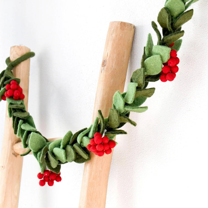 TARA TREASURES - FELT HOLLY CHRISTMAS GARLAND