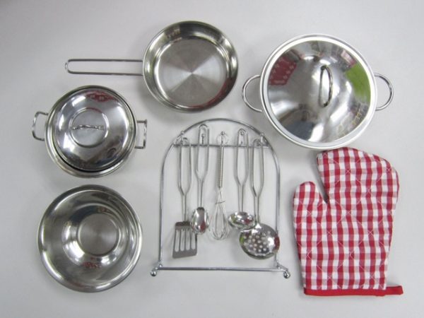 KNOX AND FLOYD - 13PC COOKWARE SET IN SUITCASE