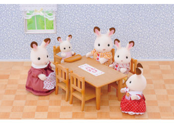 SYLVANIAN FAMILIES - FAMILY TABLE AND CHAIRS