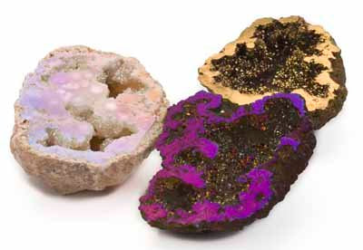 ROCKS AND MINERALS: RAINBOW AURA GEODES 