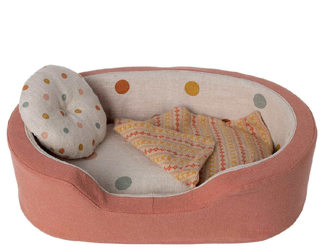 MAILEG - DOG PLUSH BASKET WITH PILLOW AND BLANKET: CORAL 