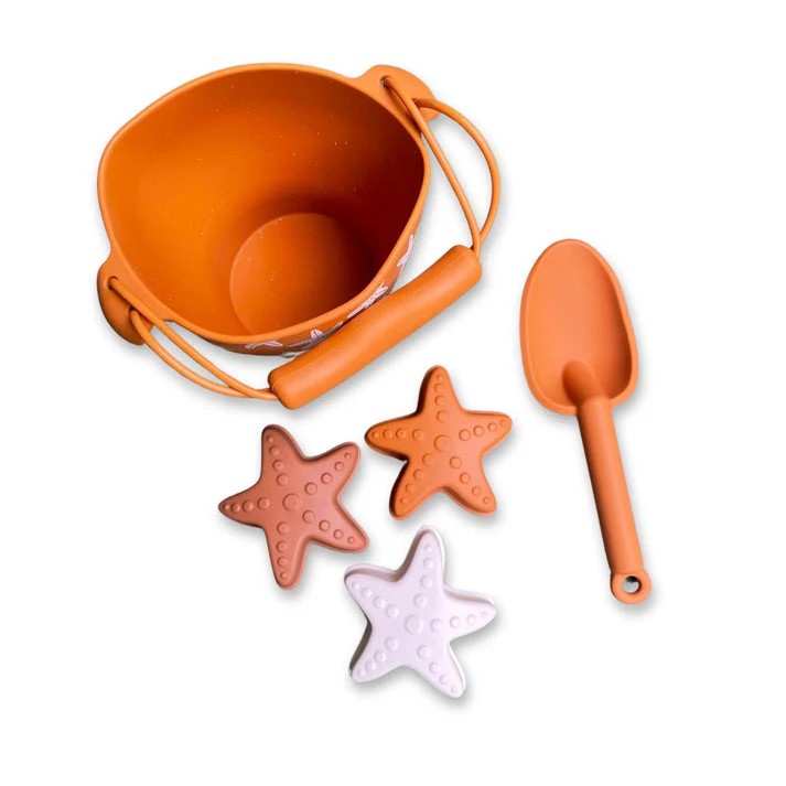 SWIM ESSENTIALS - SILICONE BEACH SET BUCKE:SEA STARS