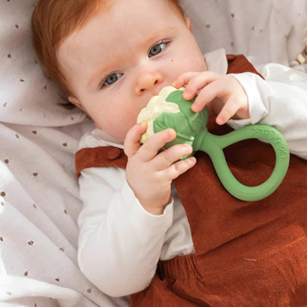 OLI & CAROL - TEETHER: CAULIFLOWER RATTLE TOY