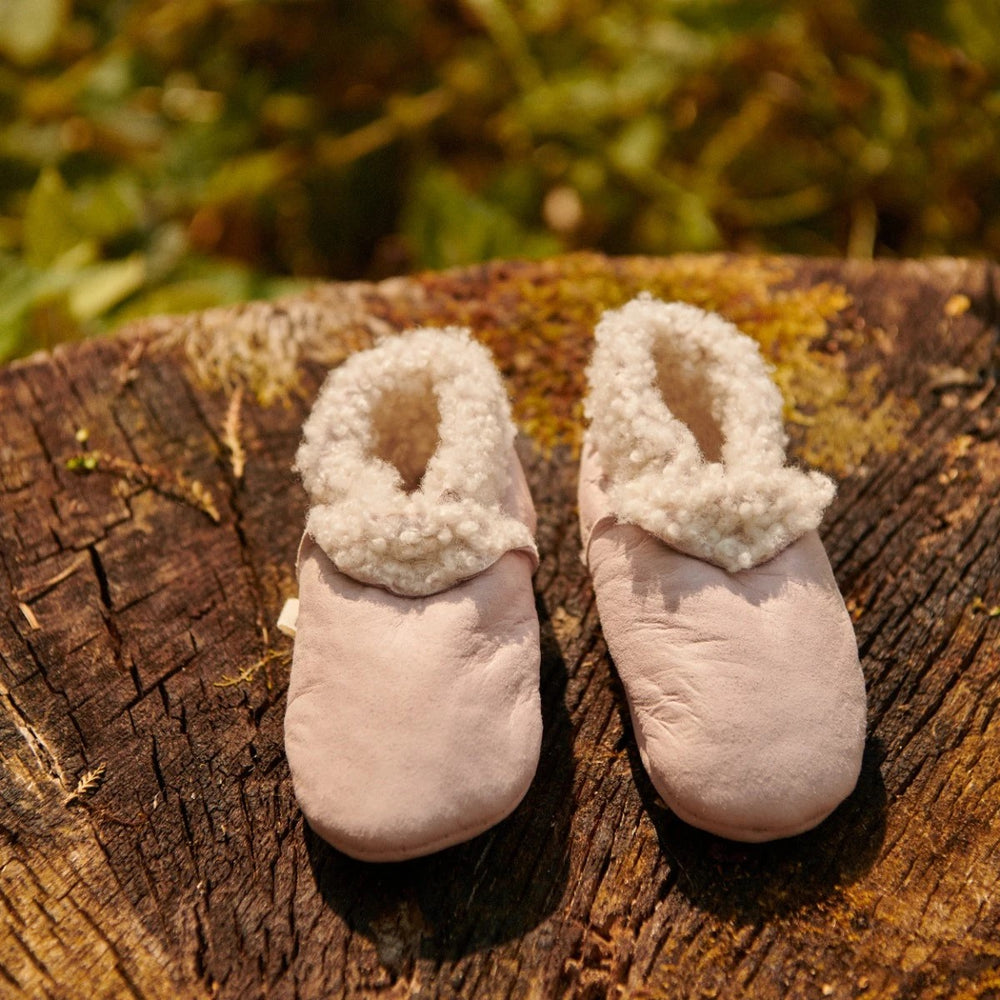 NATURE BABY - LAMBSKIN BOOTIES: ROSE BUD [sz:0-3 MTHS]