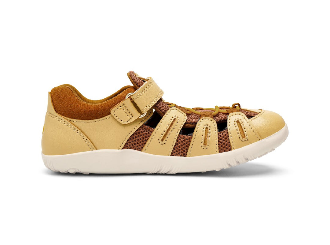 BOBUX - KID+ SUMMIT SANDAL: SAND + CARAMEL