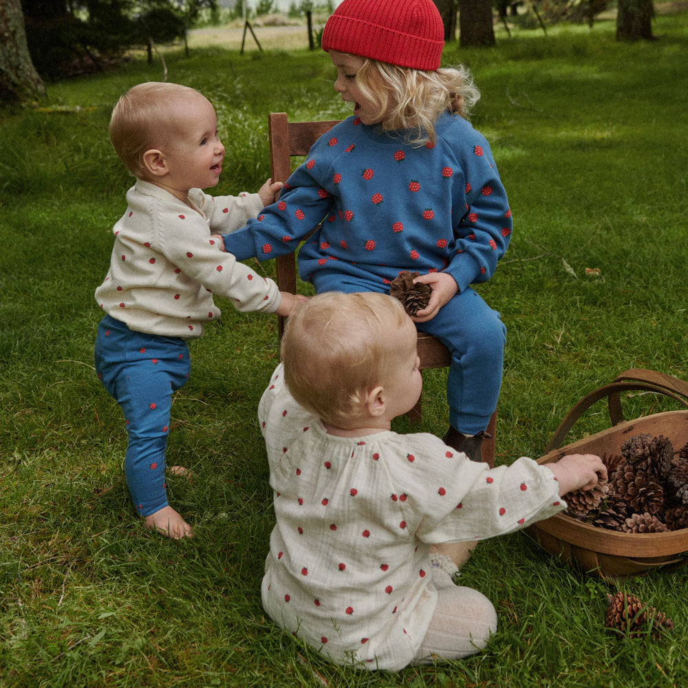 NATURE BABY - LONG SLEEVE CLOUD TEE: RASPBERRY PRINT [sz:6-12 MTHS] 