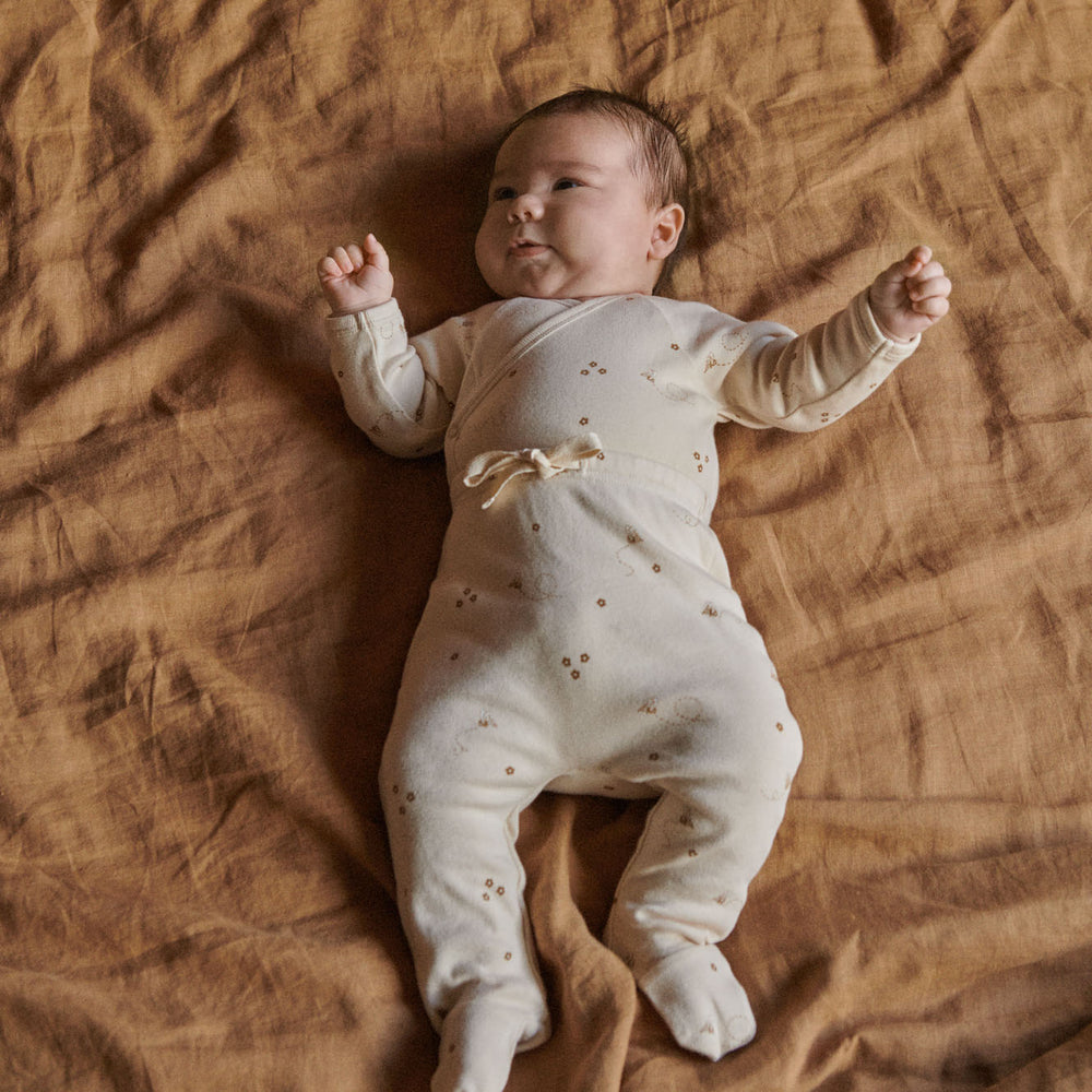 NATURE BABY - FOOTED ROMPERS: BUMBLE BEE PRINT [sz:NB]