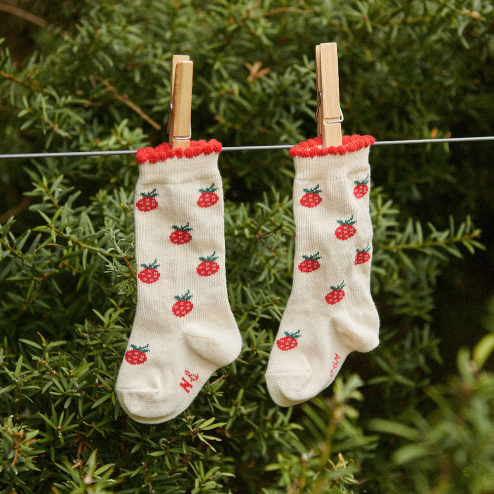 NATURE BABY - ORGANIC COTTON SOCKS: RASPBERRIES [sz:NB]