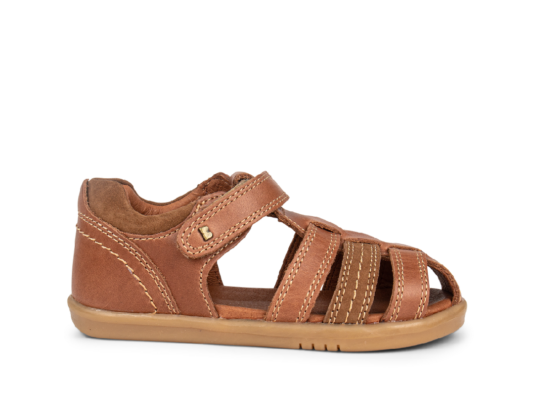 BOBUX - I WALK ROAM SANDAL: CARAMEL