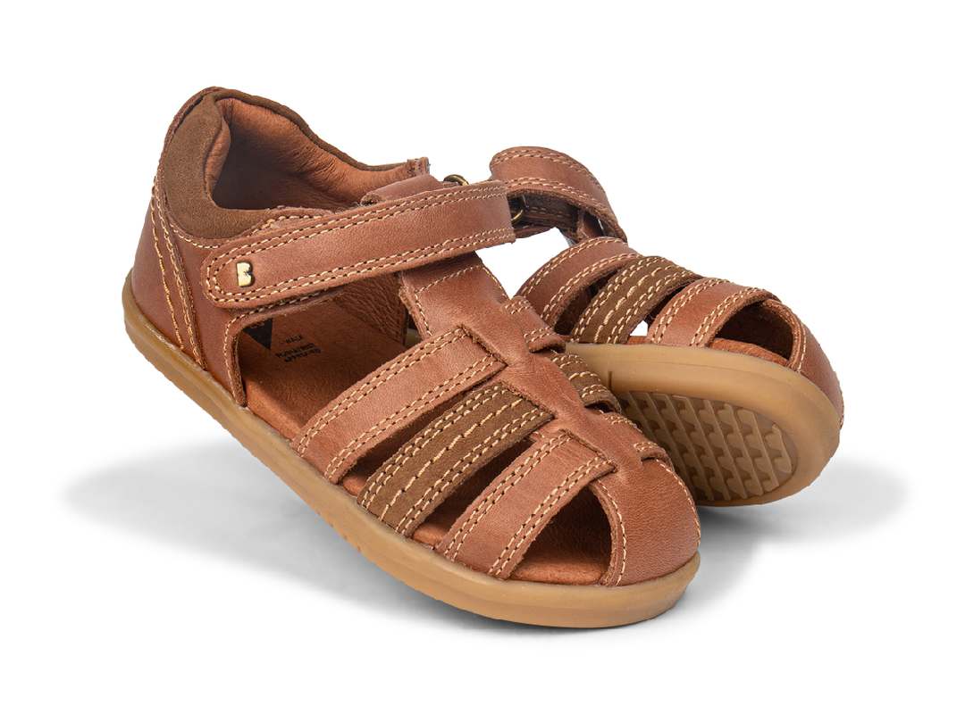 BOBUX - I WALK ROAM SANDAL: CARAMEL